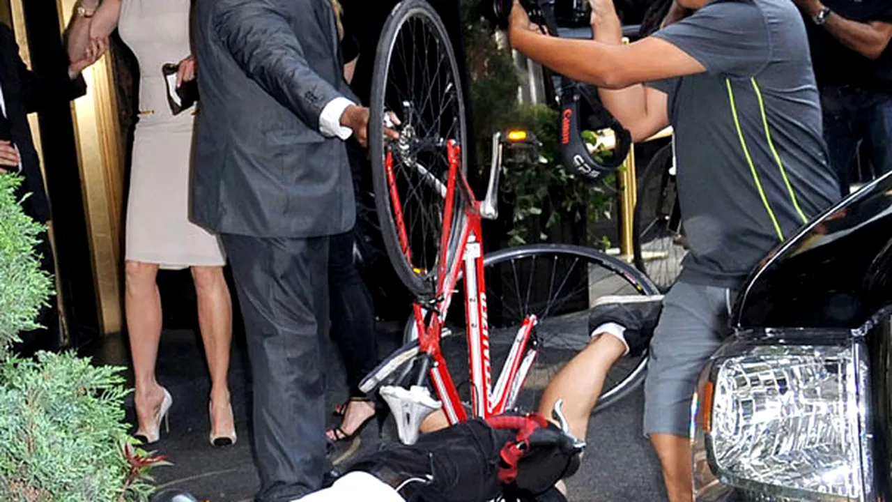Nicole Kidman, accidentată de un fotograf care mergea pe bicicletă - FOTO