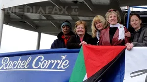 Nava Rachel Corrie ignoră ordinele de a se îndrepta spre Ashdod şi îşi continuă drumul către Gaza