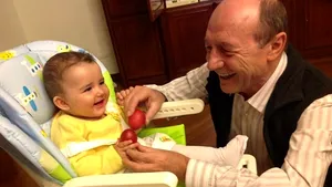 Traian Băsescu, fotografii pe Facebook împreună cu nepoata sa, de Paşte - FOTO