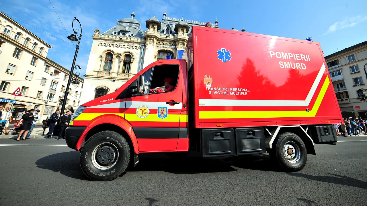 Starea copilului de 3 ani, rănit după ce hainele puse la uscat pe sobă au luat foc şi au căzut peste el. Medicii din Capitală speră la o minune
