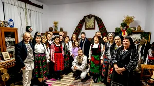Nicușor Dan și-a petrecut noaptea de Crăciun în satul bunicilor, Ileni: Foaie verde de trifoi, Președintele-i la noi
