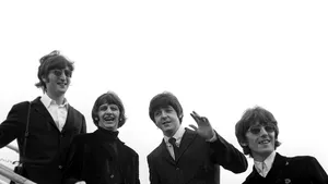 Manuscrisul hitului The Beatles „Hey Jude” a fost vândut la licitaţie pentru un preţ de nouă ori mai mare decât cel estimat