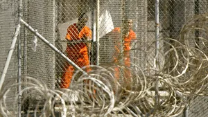 Congresul ridică parţial interdicţia de transferare în SUA a deţinuţilor de la Guantanamo