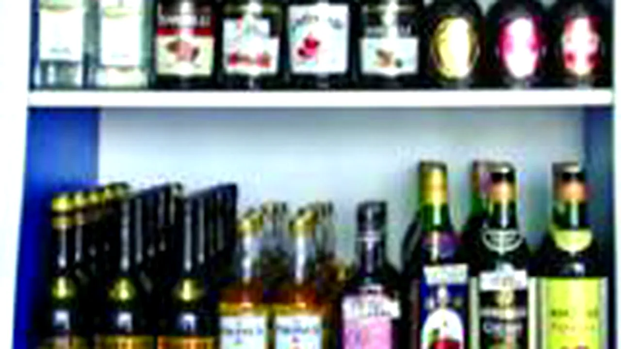 Un român din doi ar bea mai puţin, dacă alcoolul s-ar scumpi