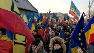10.000 de români care vor unirea cu Basarabia au participat la un MARŞ la Alba Iulia