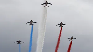 Imagini de pe Champs-Elysees din Paris. Emmanuel Macron şi Donald Trump, la parada militară de Ziua Franţei