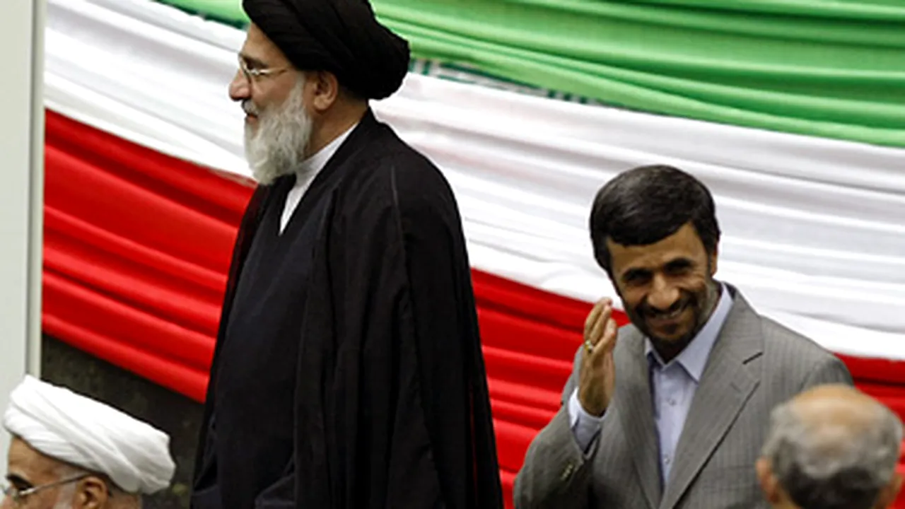 Însărcinatul cu afaceri român a fost prezent la învestirea lui Ahmadinejad - VIDEO