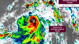 Flossie s-a intensificat rapid și devine uragan în largul coastei Mexicului