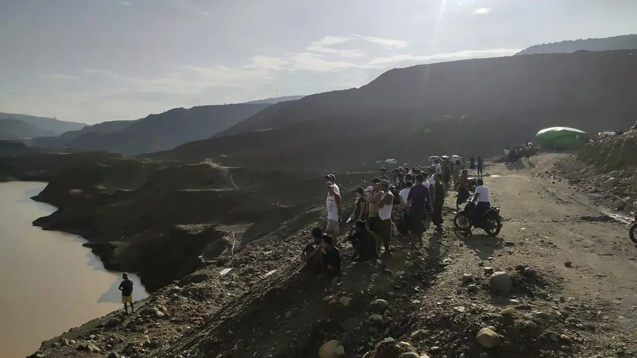 Alunecare de teren la o mină de jad din Myanmar. Cel puţin 32 de oameni au murit