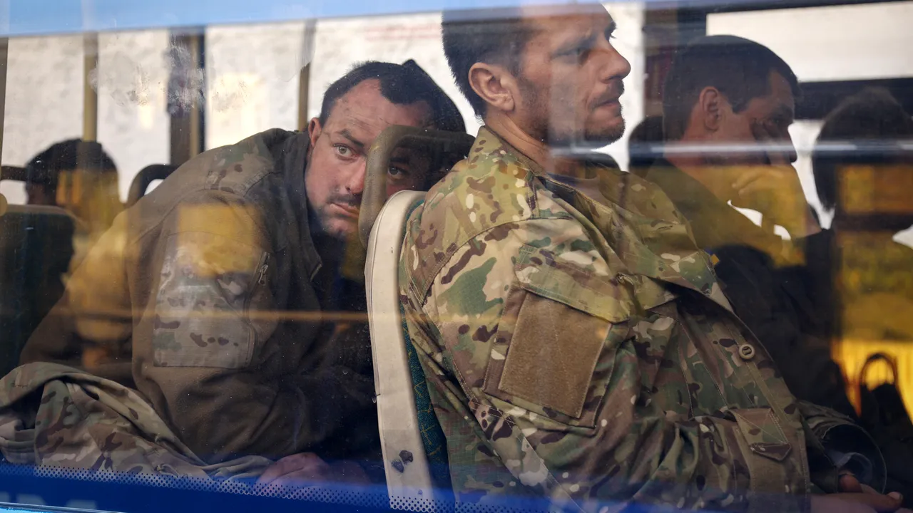 45 de prizonieri de război, inclusiv cei care au apărat oţelăria de la Mariupol, se întorc în Ucraina
