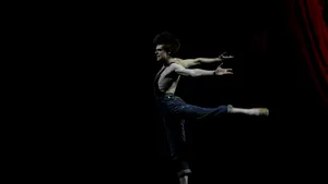 Un balerin celebru din Rusia a murit la 39 de ani după ce a căzut de la etajul cinci al unei clădiri