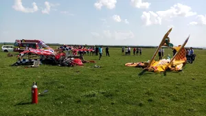 Pilotul rănit în accidentul aviatic din Suceava este fiu de aviator: Are peste 10.000 de ore de zbor