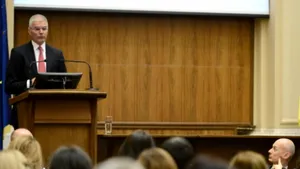 FORUM MEDIAFAX - Directorul executiv RBS România: Încălcarea flagrantă a eticii de către bancheri, principalul motiv al recesiunii