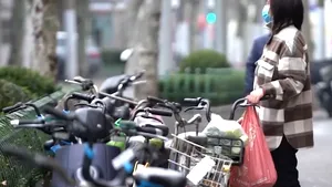 Jurnalul Corinei din China, ep.6: “Mergi mai departe doar la culoarea verde”