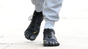 Cei mai ciudaţi pantofi din lume! Designerii se întrec în creaţii unice pentru a fi originali