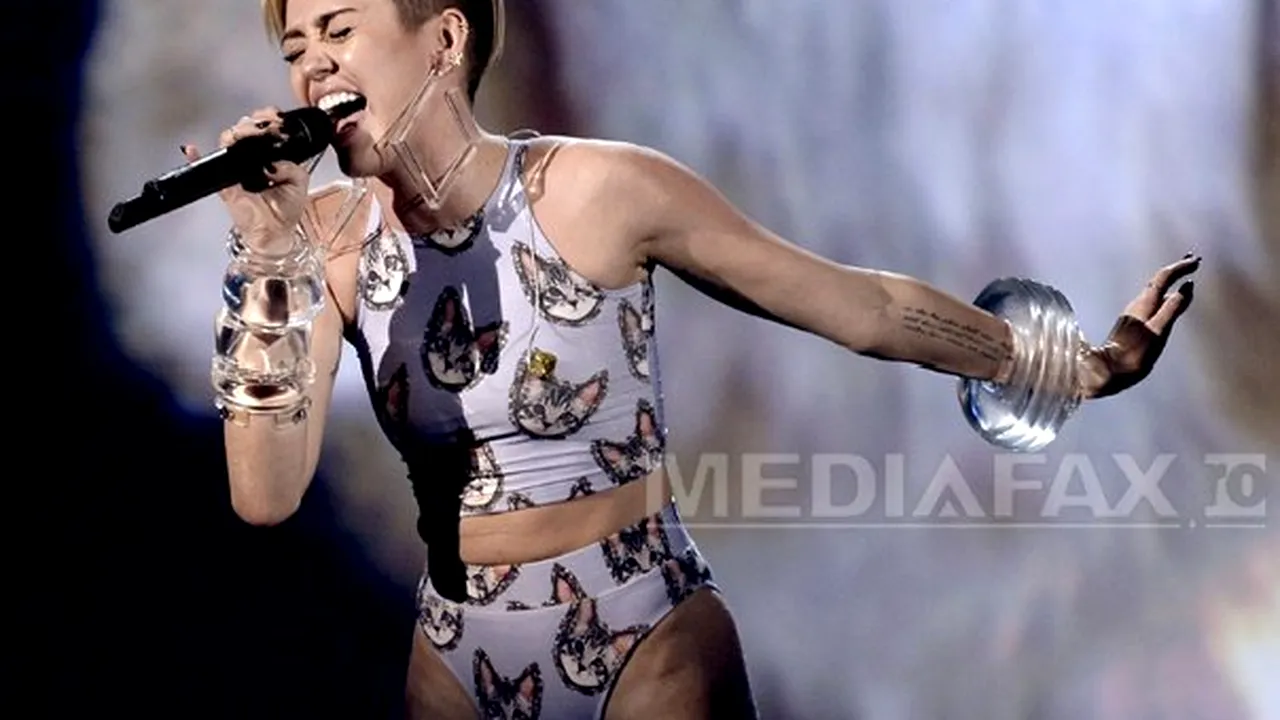 Time: Miley Cyrus, vedeta cel mai prost îmbrăcată. Jennifer Lawrence este cea mai elegantă