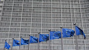 UE spune că va răspunde la taxele pentru exporturile de oţel impuse de SUA