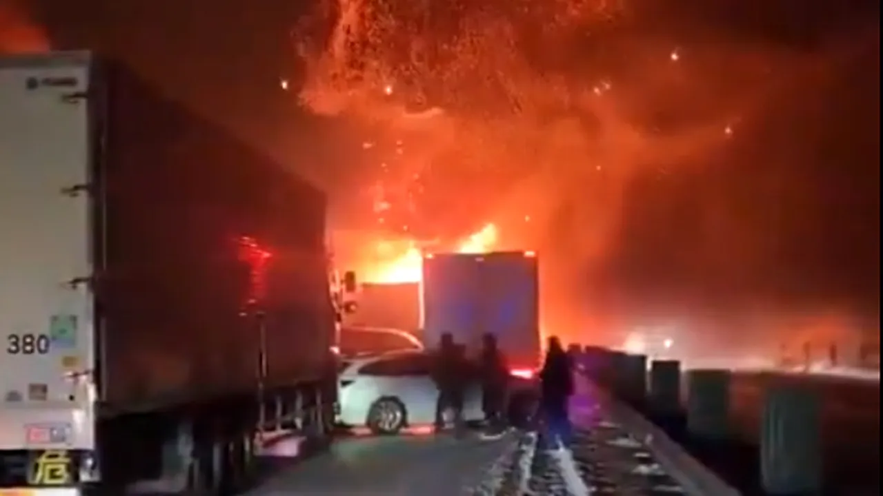 Accident grav pe o autostradă din Japonia: un mort și 26 răniți și peste 50 de vehicule implicate