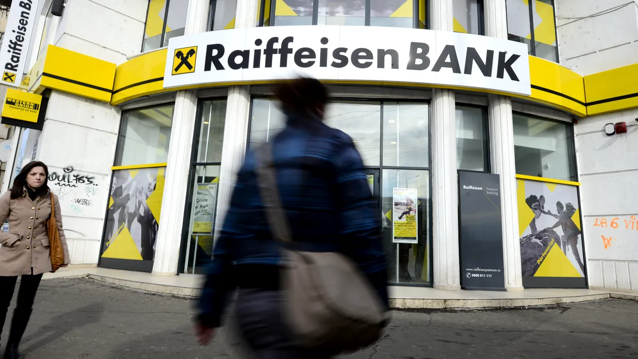 Raiffeisen Bank şi Vreau Credit, amendate cu 170.000 de euro, după ce au folosit datele unor persoane fizice prin intermediul WhatsApp