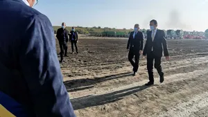 Orban: Cu borduri, ciment, vopsea şi panseluţe nu poţi să creezi dezvoltare