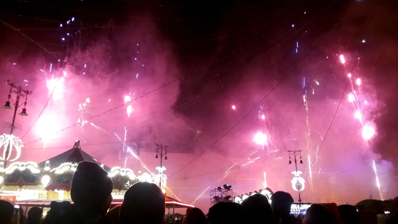 FOTO Aproximativ 10.000 de oameni, la spectacolul de Revelion din centrul Sibiului