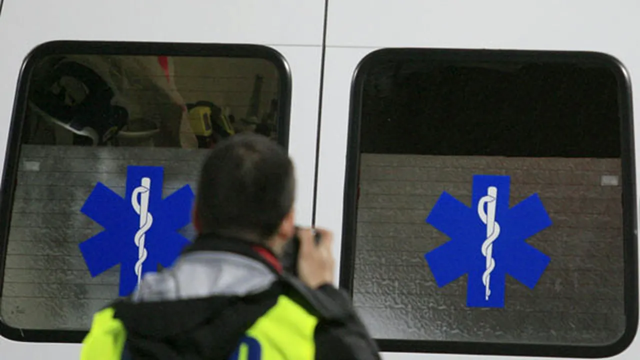 Bărbat lovit de tren, plimbat timp de trei ore între spitale