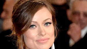 O fotografie cu Olivia Wilde care îşi alăptează fiul în vârstă de 3 luni, în revista Glamour - FOTO