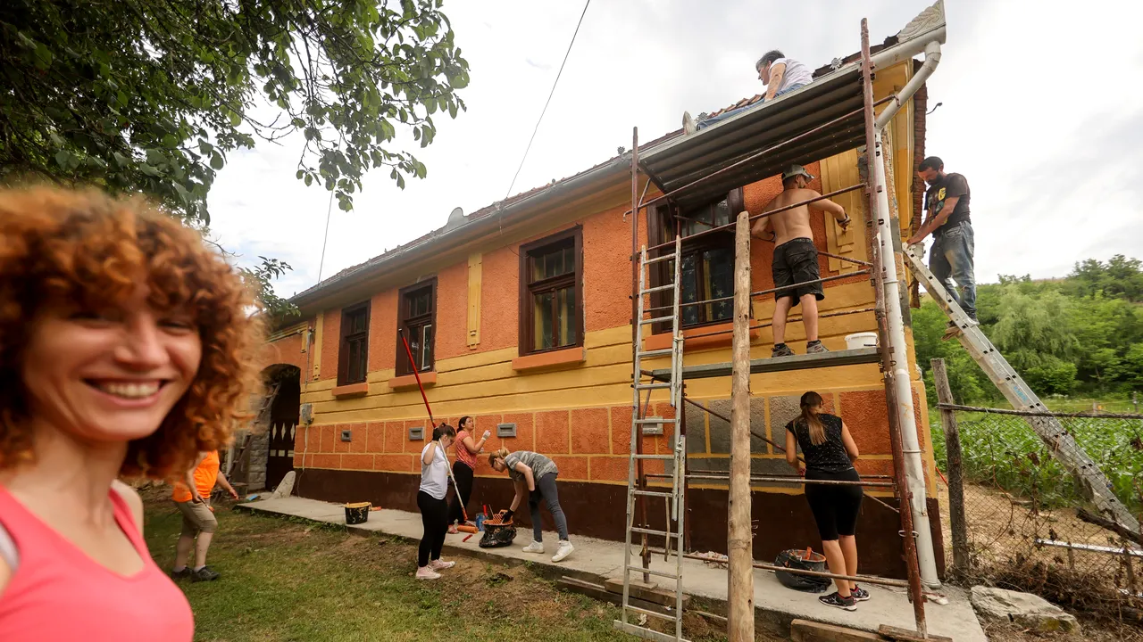 Studiu. Românii pleacă în număr mare de la oraş la ţară