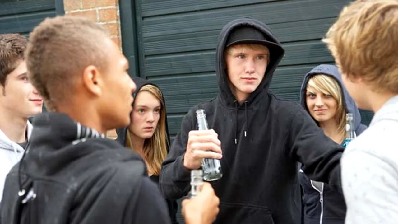 Filmele de la Hollywood îi determină pe adolescenţi să bea mai mult alcool 