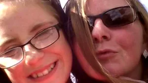 O fetiţă a murit singură în casă, după ce mama sa a plecat să se distreze în oraş