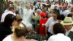 Ponta renunţă la mici şi bere de 1 mai: Voi sărbători prin muncă, la o acţiune socială, cu Bănicioiu şi Piedone