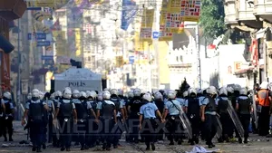 Protest inedit în Ankara: Locuitori dotaţi cu ustensile de bucătărie au manifestat zgomotos împotriva Guvernului
