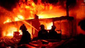 Zona istorică din Dhaka, Bangladesh, distrusă de un incendiu catastrofal. Cel puţin 70 de morţi | FOTO, VIDEO