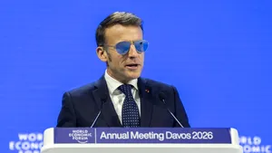 Ochelarii de soare ai lui Macron stârnesc furori pe rețelele sociale: „Suntem îngrijorați pentru siguranța acestui domn”