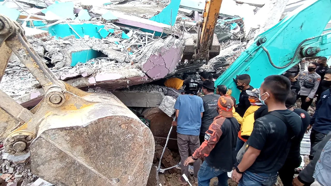 Cutremur cu magnitudinea de 5,9 grade, în largul Indoneziei. O persoană a murit şi mai multe clădiri au fost deteriorate