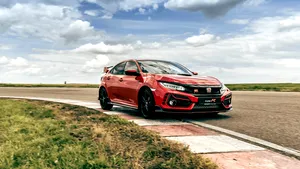 NOUL HONDA CIVIC TYPE R CUCEREŞTE UN NOU CIRCUIT