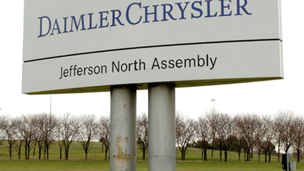 Chrysler vrea să diminueze cu 25% numărul de angajaţi