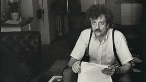 COMENTARIU Lelia Munteanu: Bucuroşi să-l aibă pe Hitler la masă