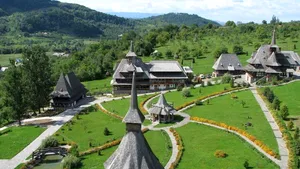 COMENTARIU Lelia Munteanu: La un loc cu Dumnezeu