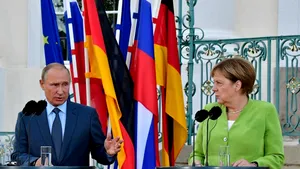 Angela Merkel a discutat cu Vladimir Putin despre amplificarea tensiunilor în estul Ucrainei 
