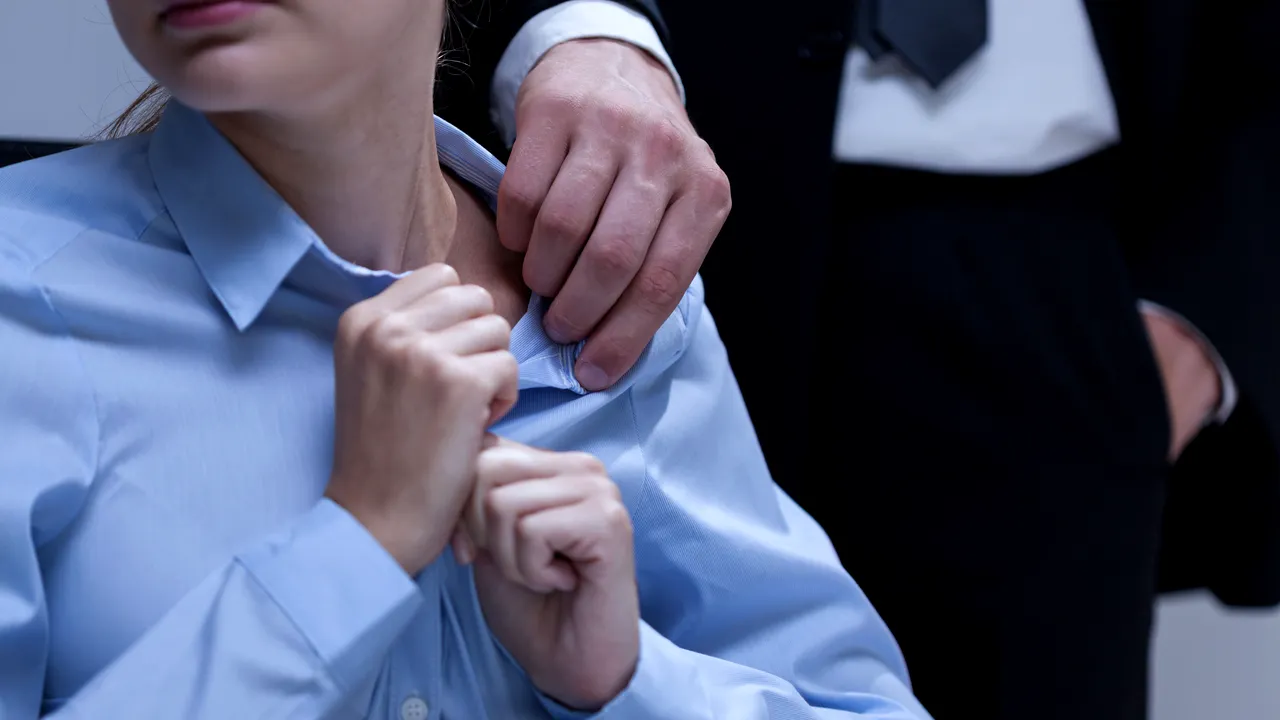 #metoo | Hărţuirea sexuală, legal şi psihologic. Avocat: Nici instanţele nu au o practică solidă / 