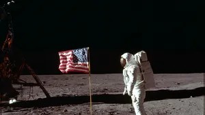 Primul selfie realizat în spaţiu, scos la licitaţie, alături de sute de fotografii ale NASA