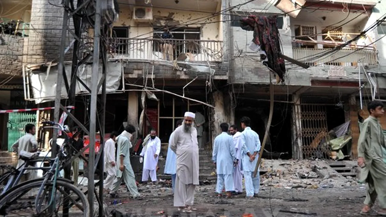 Cel puţin 35 de morţi şi 80 de răniţi în Pakistan, după explozia a două bombe