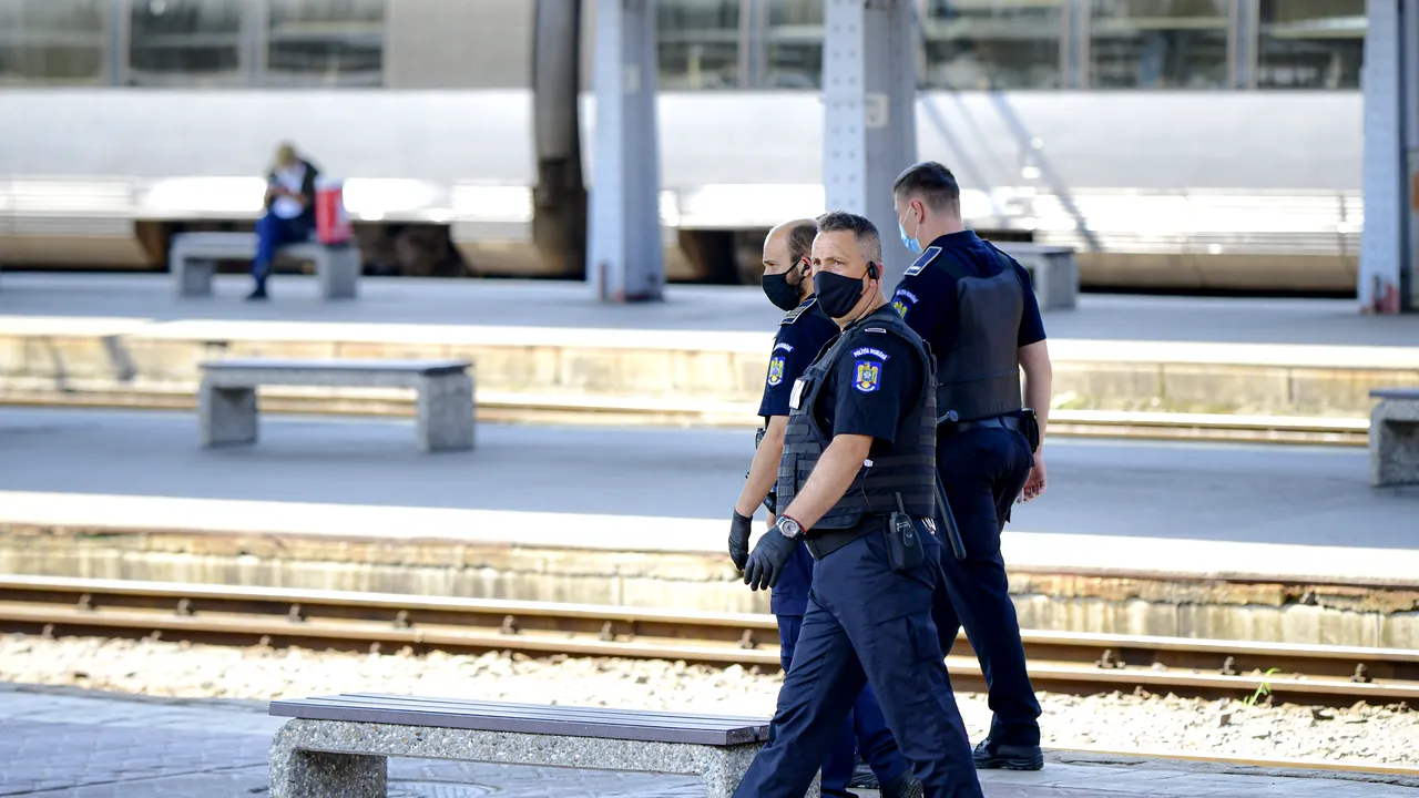Bărbat care trebuia să fie în carantină în Bucureşti, găsit în gara din Bistriţa-Năsăud