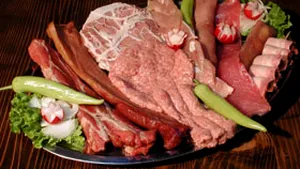 Consumul de carne creşte riscul de cancer pulmonar