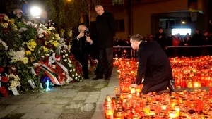 Preşedintele Poloniei, sosit luni seară la Bucureşti, a venit la clubul Colectiv -  VIDEO