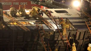 Cel puţin 18 morţi şi peste 100 de răniţi într-un accident feroviar lângă Los Angeles