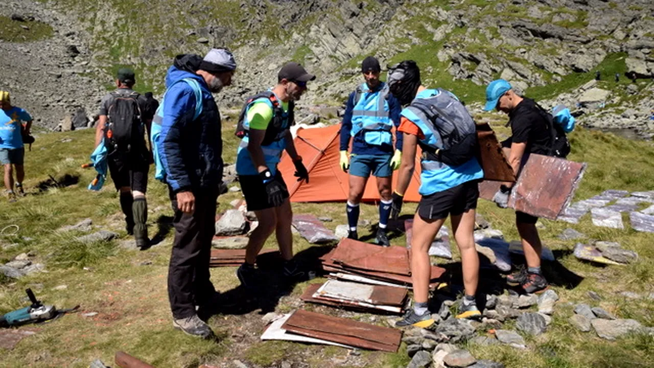 2,5 tone de deşeuri metalice, adunate din Munţi Făgăraş de peste 100 de voluntari

