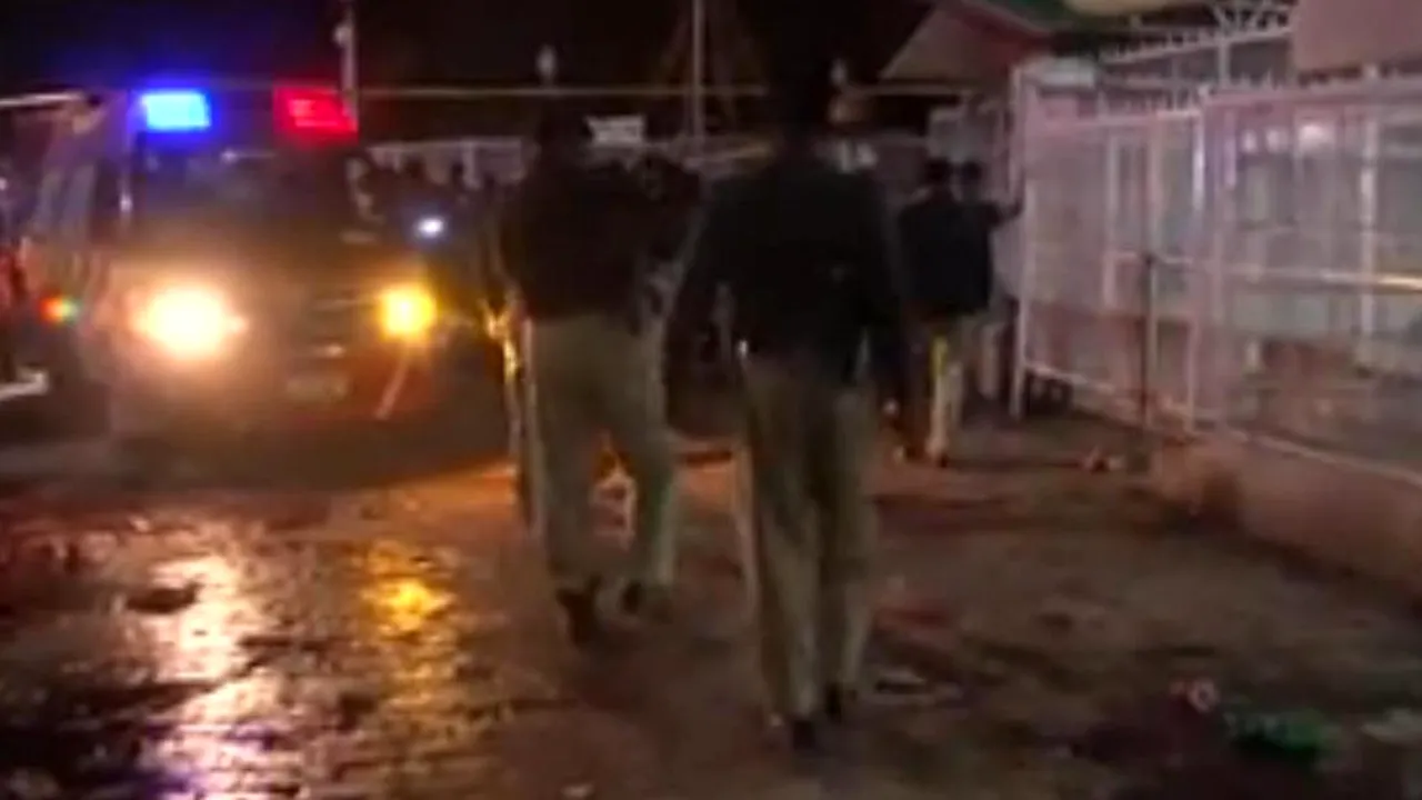 65 de morţi şi 300 de răniţi într-un atac sinucigaş revendicat de talibani în Pakistan - VIDEO