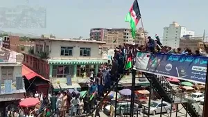 Prima provocare la adresa talibanilor. Mii de persoane protestează în mai multe oraşe din Afganistan